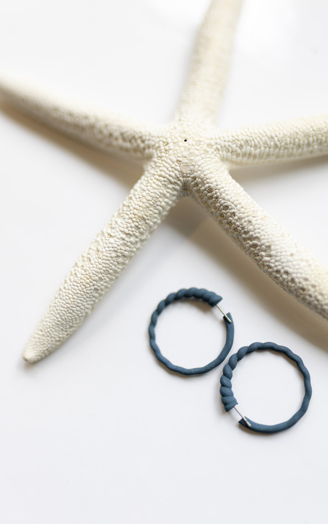 SCOQUILLAGE – Petits anneaux croissants 2,5 cm | Inspirés de la mer