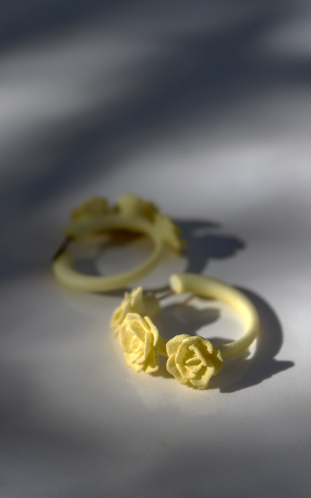 MINI-FLAMENCO – Boucles d’oreilles anneaux ornés de roses 3D