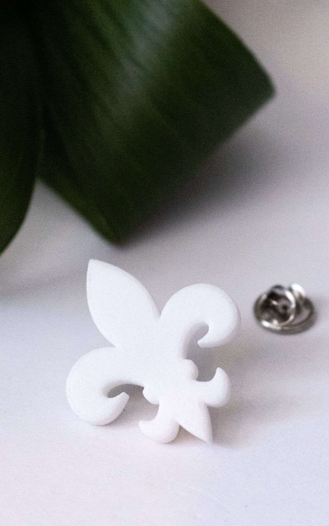 Épinglette Fleur de Lys Québec — Symbole historique, pièce de caractère