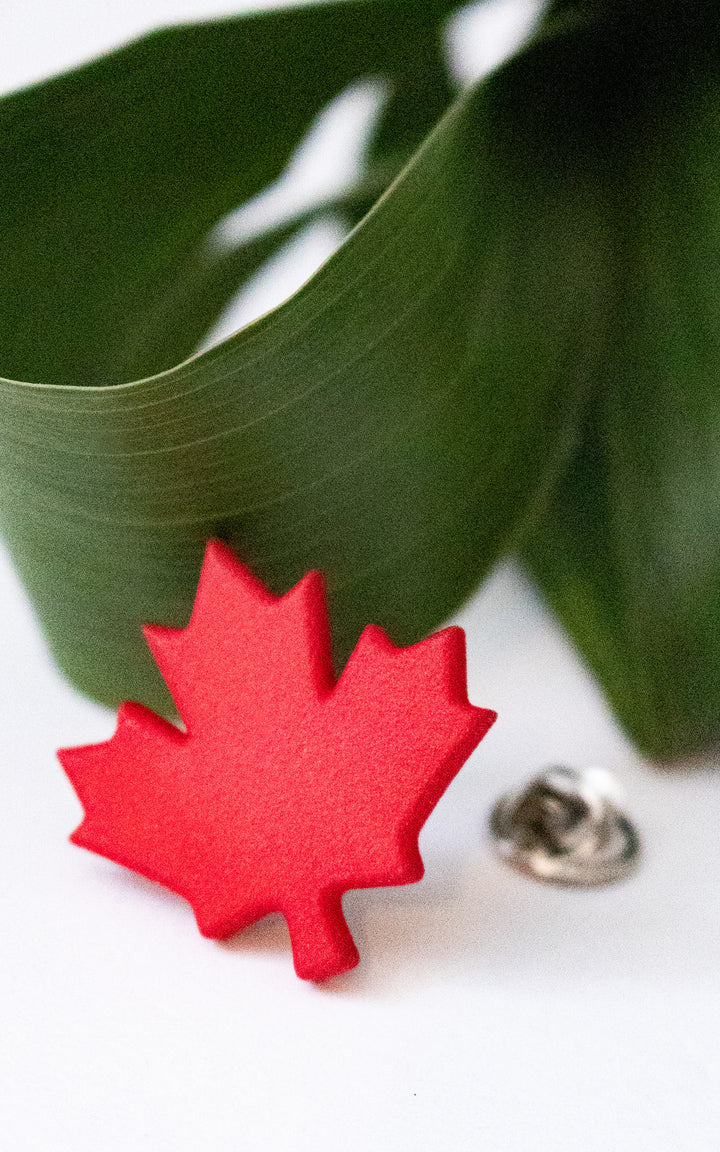 Maple Leaf Pin — National symbol, token