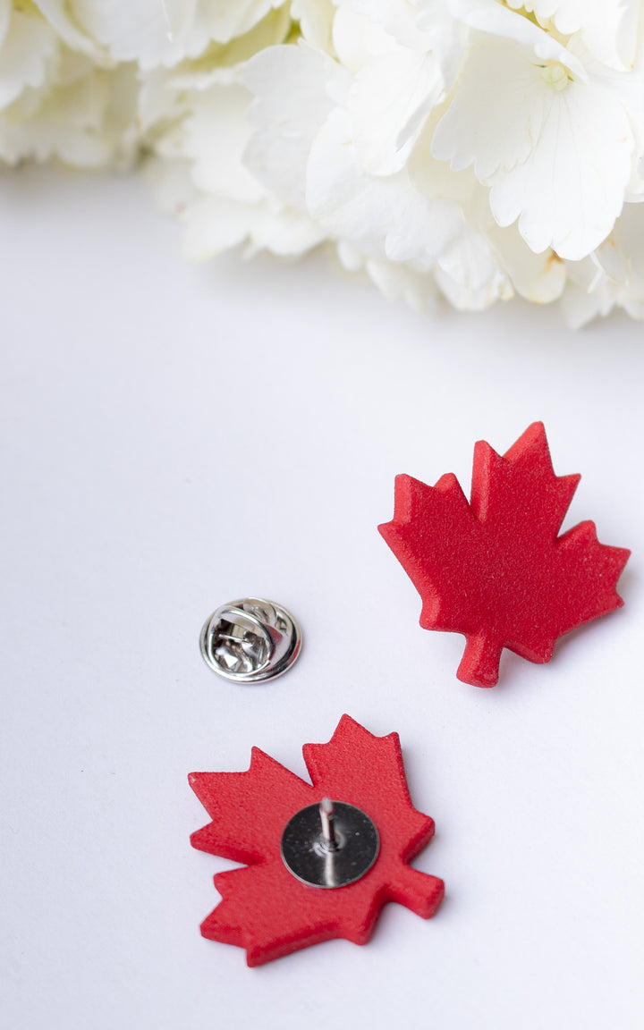 Épinglette Feuille d’Érable — Bijou canadien contemporain ultraléger