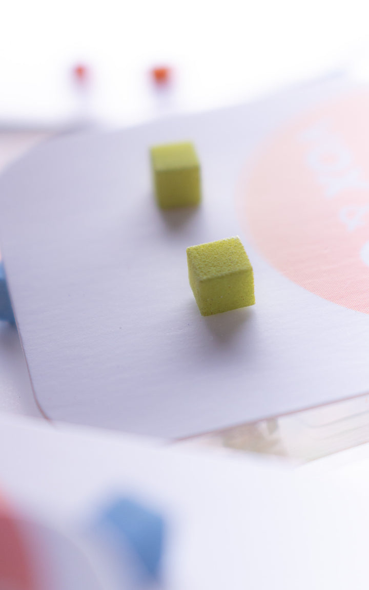 CUBIC – Puces d’oreilles cube en nylon recyclé | Minimalisme 3D