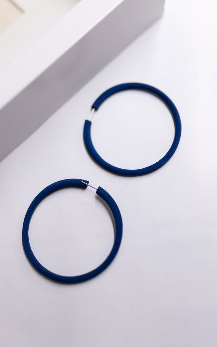 Boucles d’oreilles ultralégères faites au Québec – modèle Atlas bleu indigo