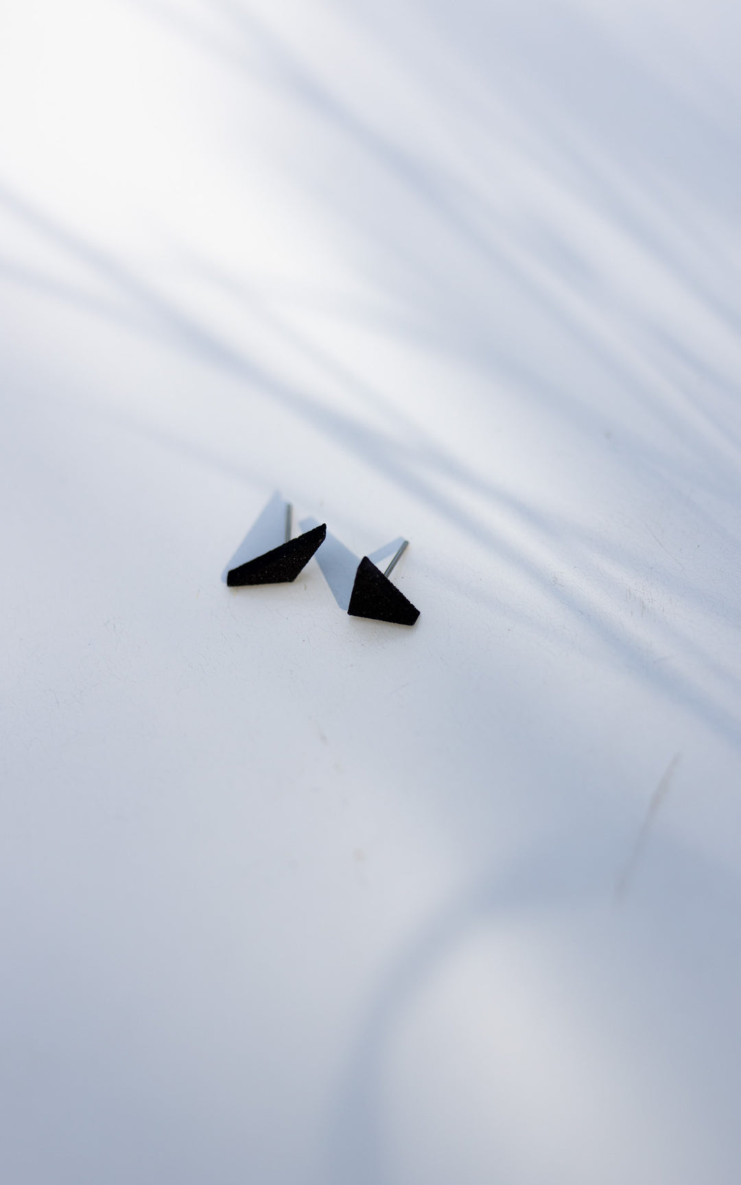 DELTA – Puce triangulaire asymétrique en nylon recyclé