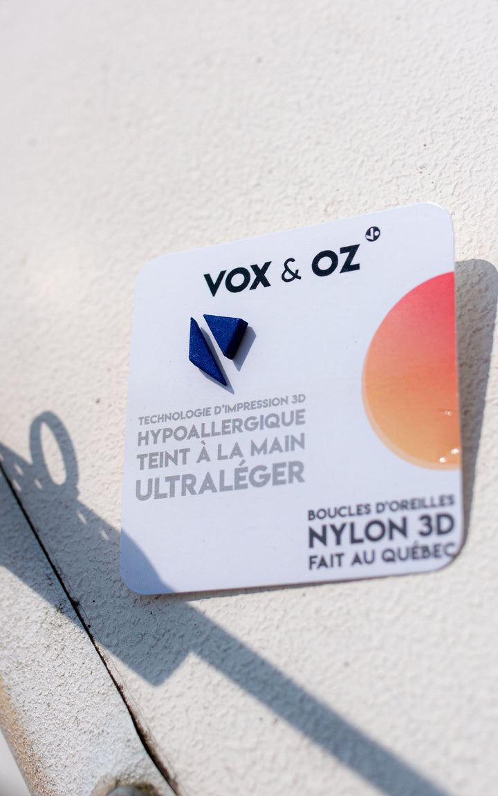 DELTA – Puce triangulaire asymétrique en nylon recyclé