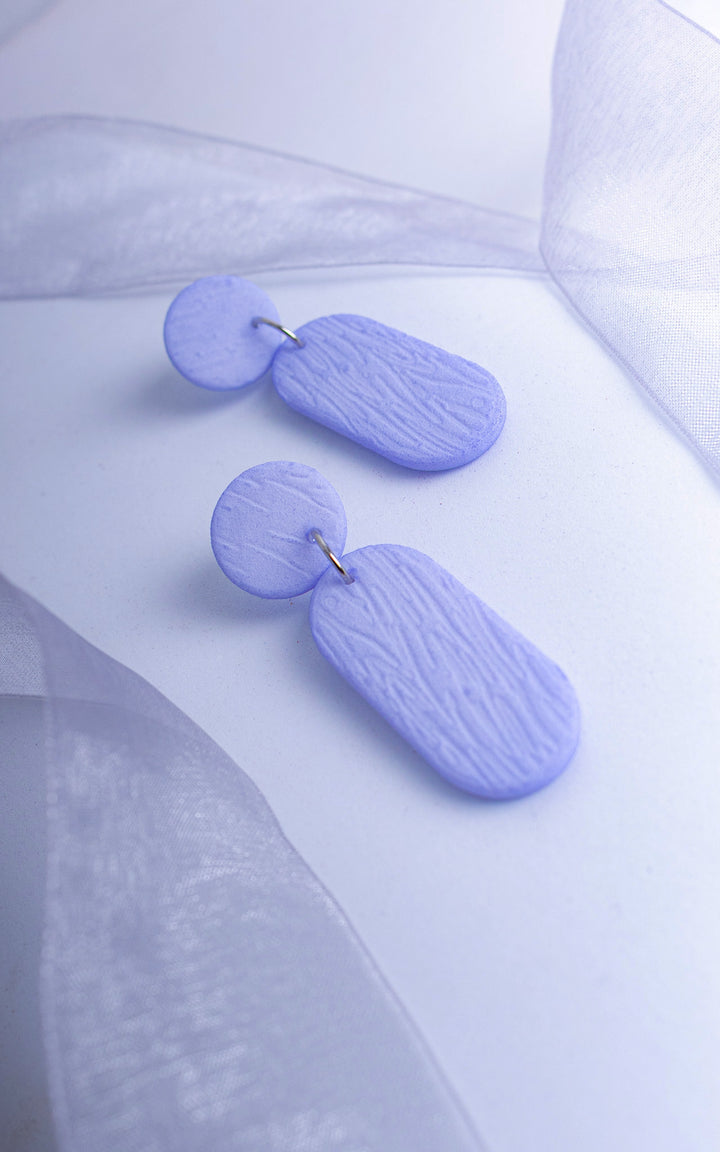 Boucles d’oreilles ultralégères lilas en nylon recyclé imprimé 3D, design texturé et contemporain, finition mate, Vox &amp; Oz