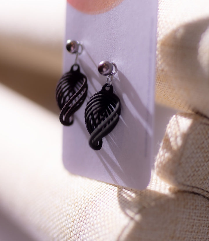 NEBULA Perle – Boucles d’oreilles spiralées 3D et perle d’eau douce