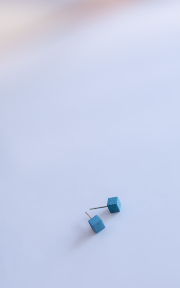 CUBIC – Puces d’oreilles cube en nylon recyclé | Minimalisme 3D