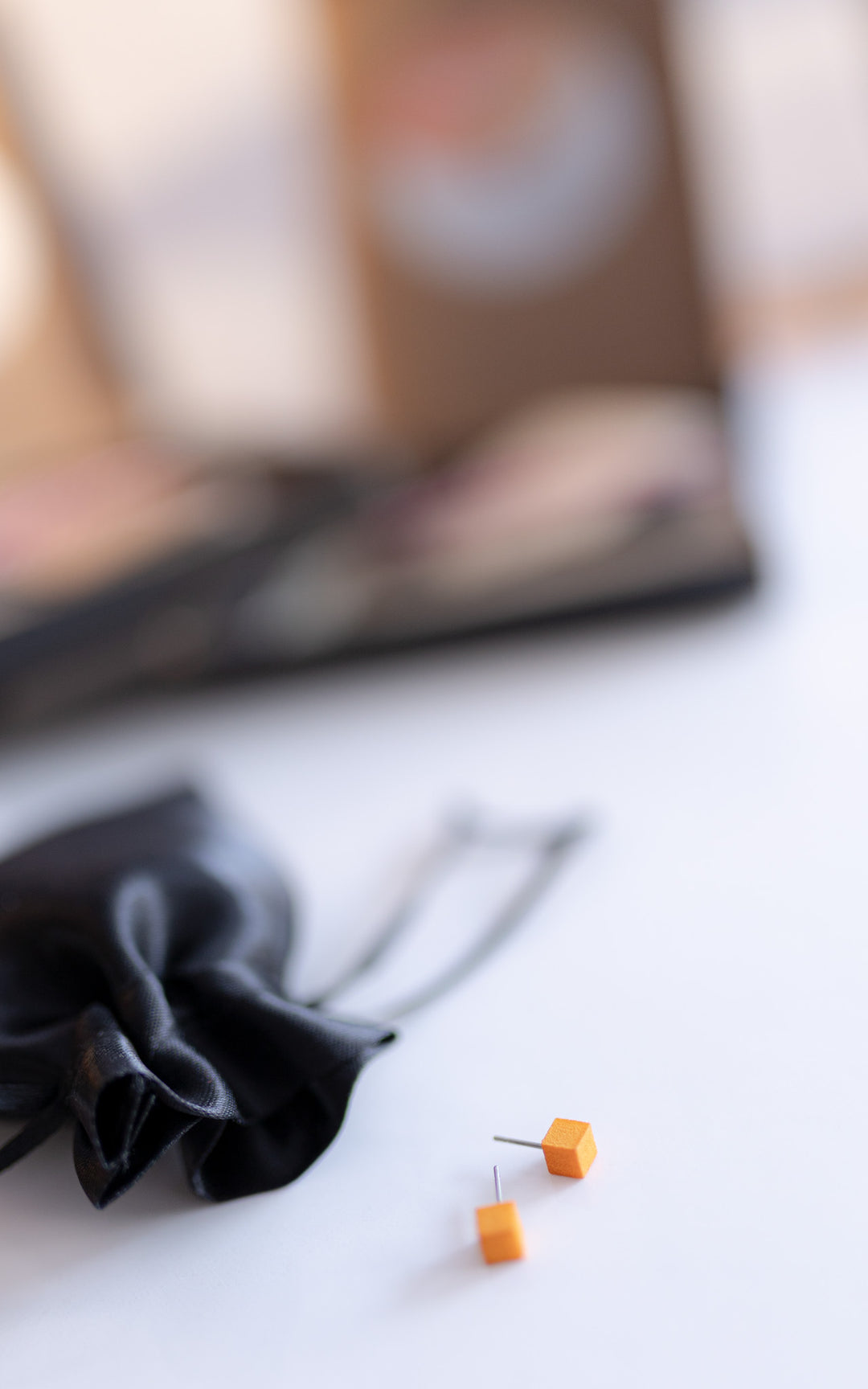 CUBIC – Puces d’oreilles cube en nylon recyclé | Minimalisme 3D