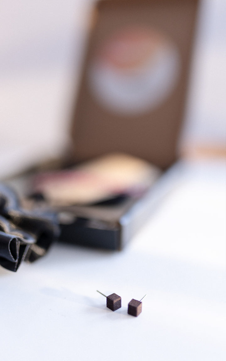 CUBIC – Puces d’oreilles cube en nylon recyclé | Minimalisme 3D