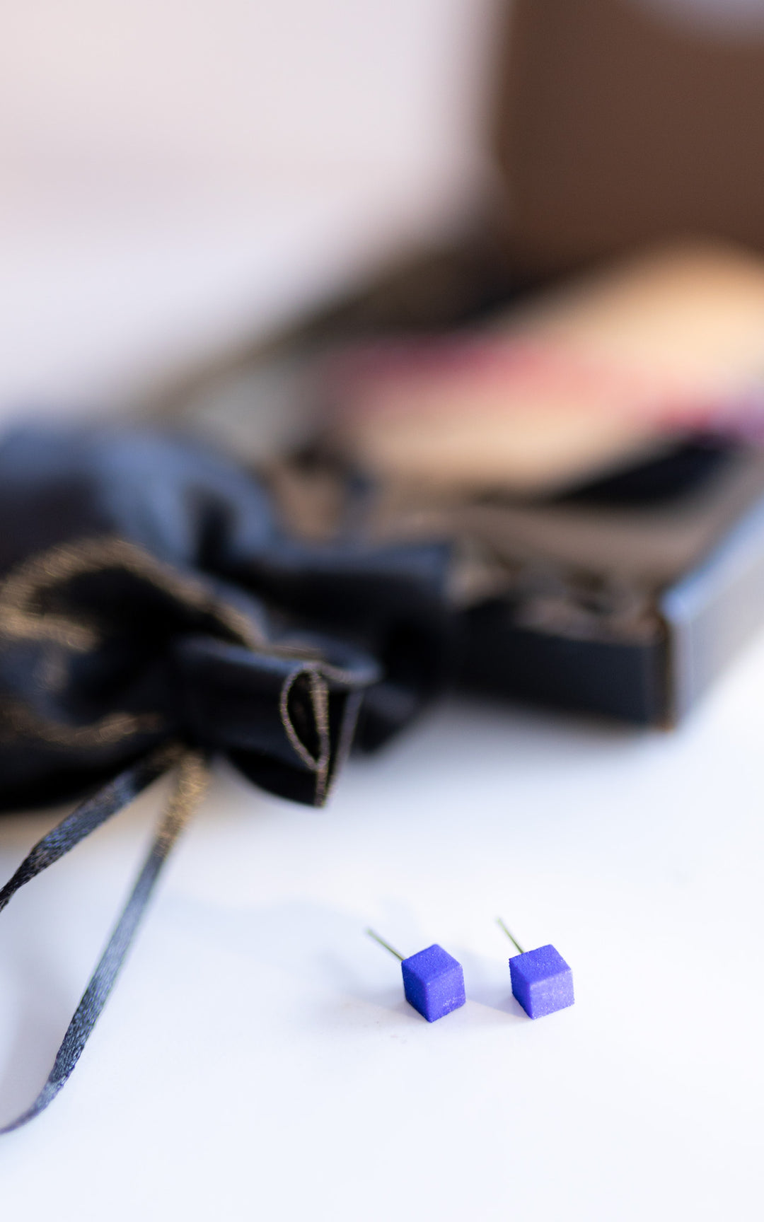 CUBIC – Puces d’oreilles cube en nylon recyclé | Minimalisme 3D