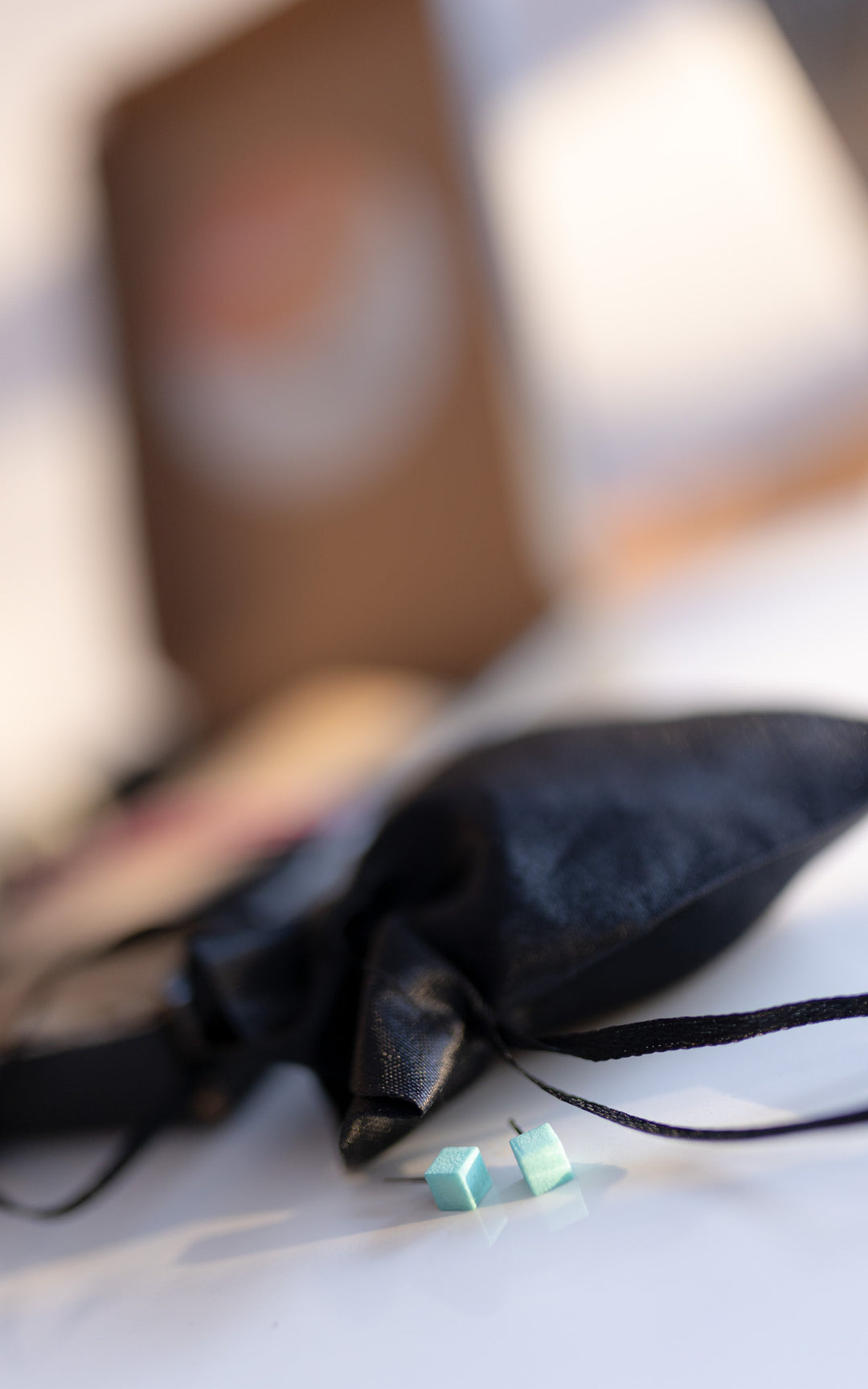 CUBIC – Puces d’oreilles cube en nylon recyclé | Minimalisme 3D