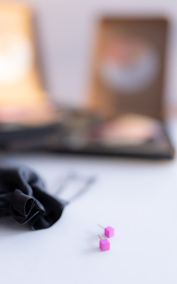 CUBIC – Puces d’oreilles cube en nylon recyclé | Minimalisme 3D