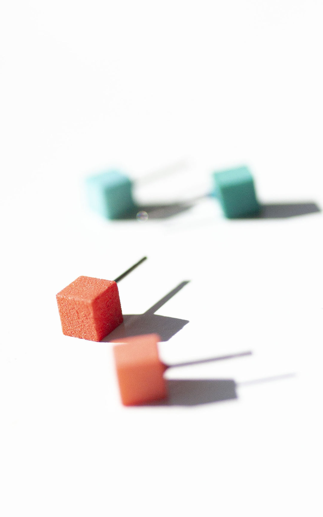 CUBIC – Puces d’oreilles cube en nylon recyclé | Minimalisme 3D