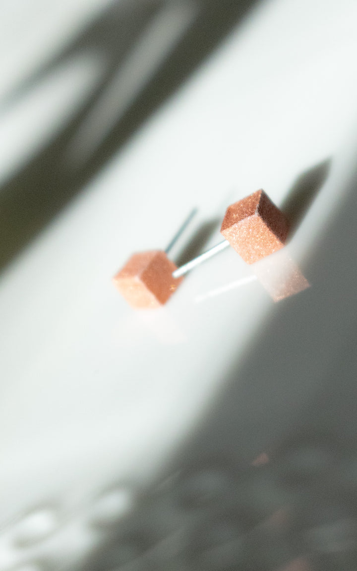 CUBIC – Puces d’oreilles cube en nylon recyclé | Minimalisme 3D