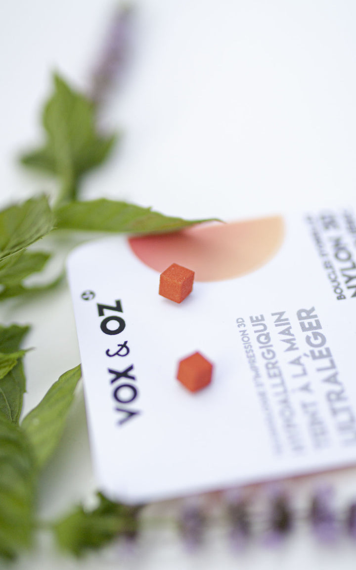 CUBIC – Puces d’oreilles cube en nylon recyclé | Minimalisme 3D