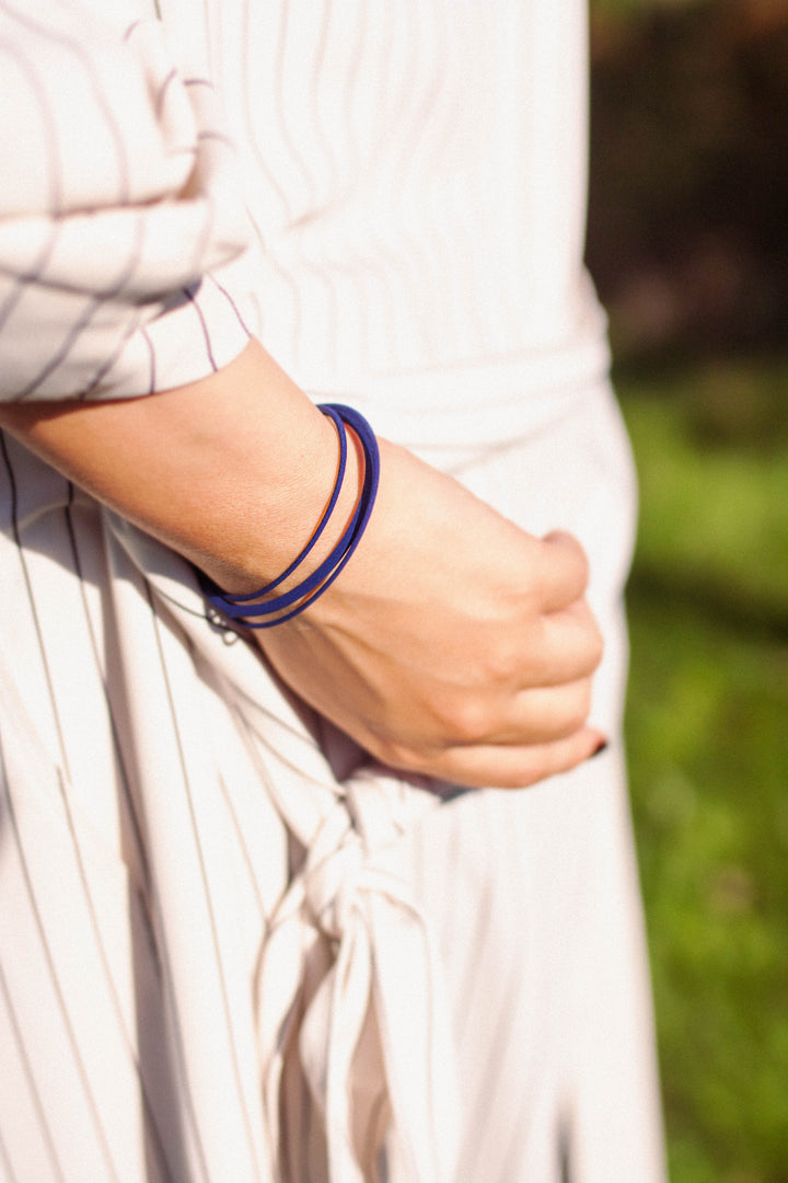 Bracelet LANCELOT marine porté au poignet d&