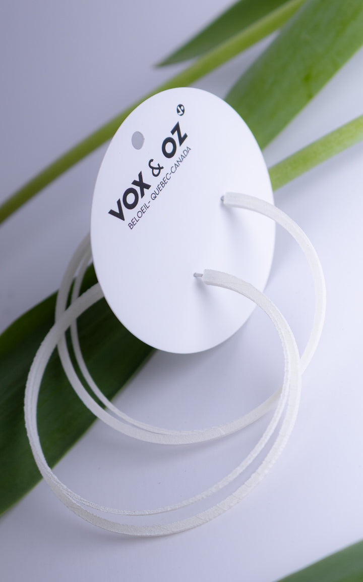 Anneaux SCOOP 7 cm blanc mat en nylon recyclé imprimé 3D — boucles d’oreilles doubles ultralégères fabriquées au Québec par Vox &amp; Oz