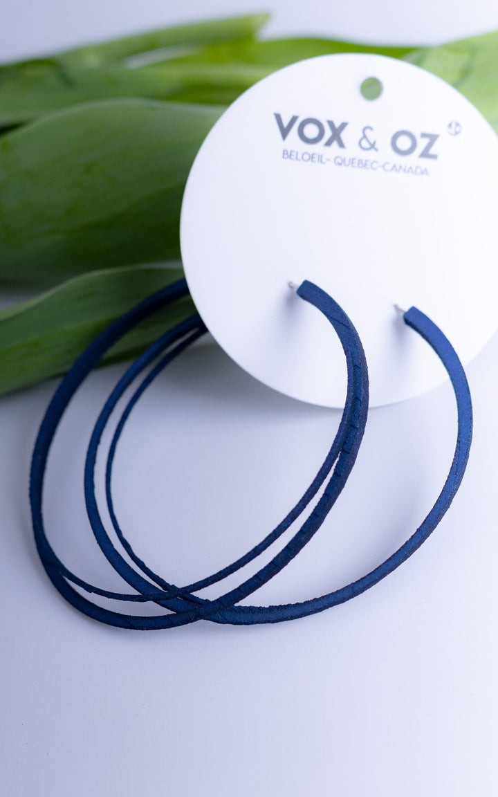 Anneaux SCOOP 7 cm bleu saphir en nylon recyclé imprimé 3D — boucles d’oreilles doubles ultralégères fabriquées au Québec par Vox &amp; Oz