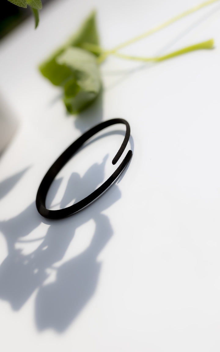 Bracelet impression 3D noir style contemporain