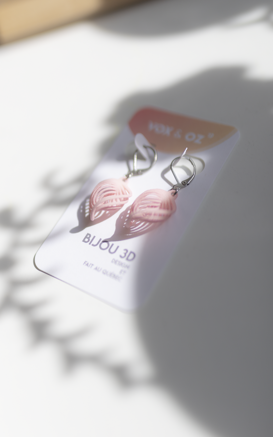 Les boucles d'oreilles NEBULA couleur rose pale. Vox & Oz. 