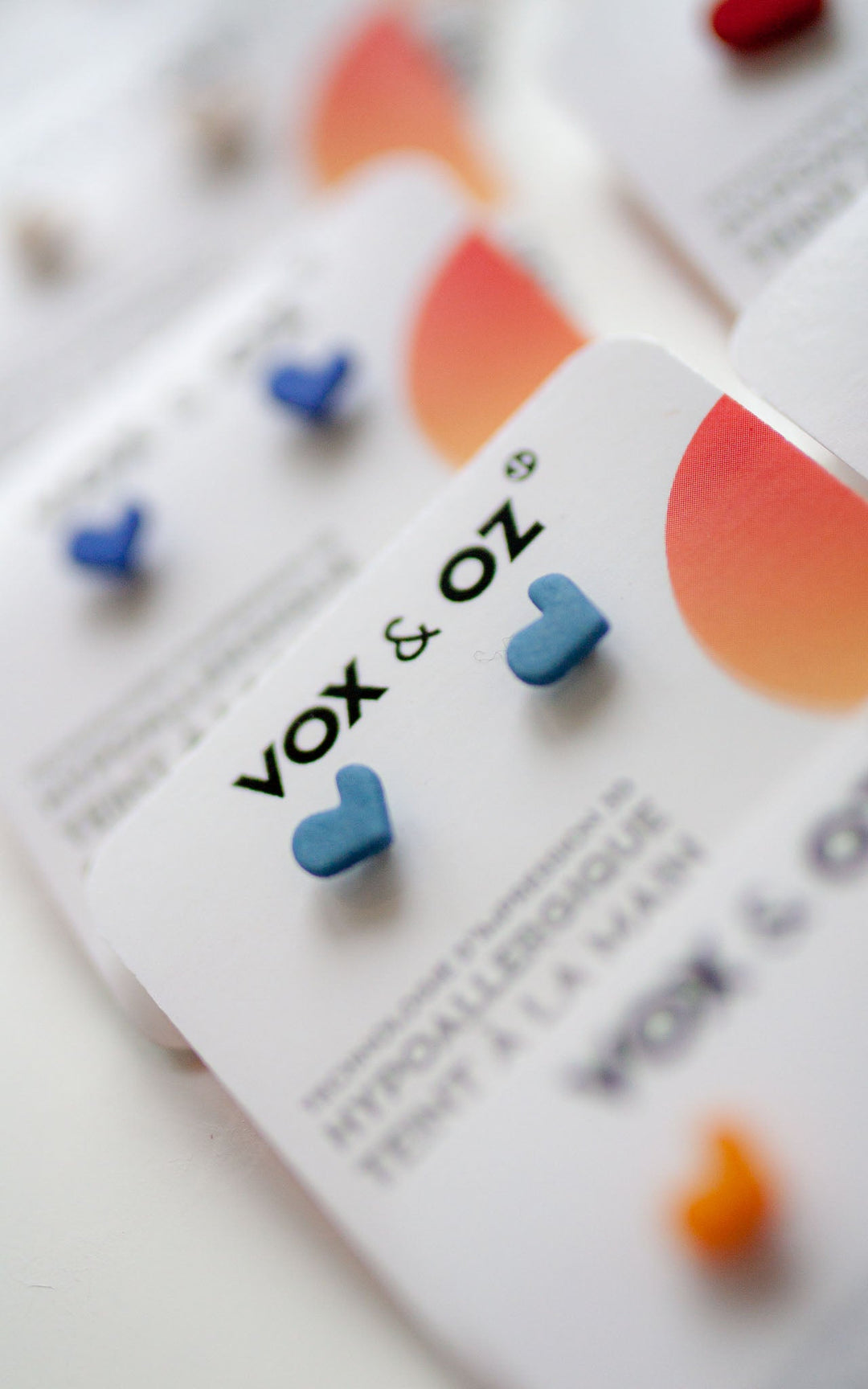 Boucles d’oreilles bleues cœur Mini-Z’amour en nylon recyclé – Vox & Oz"