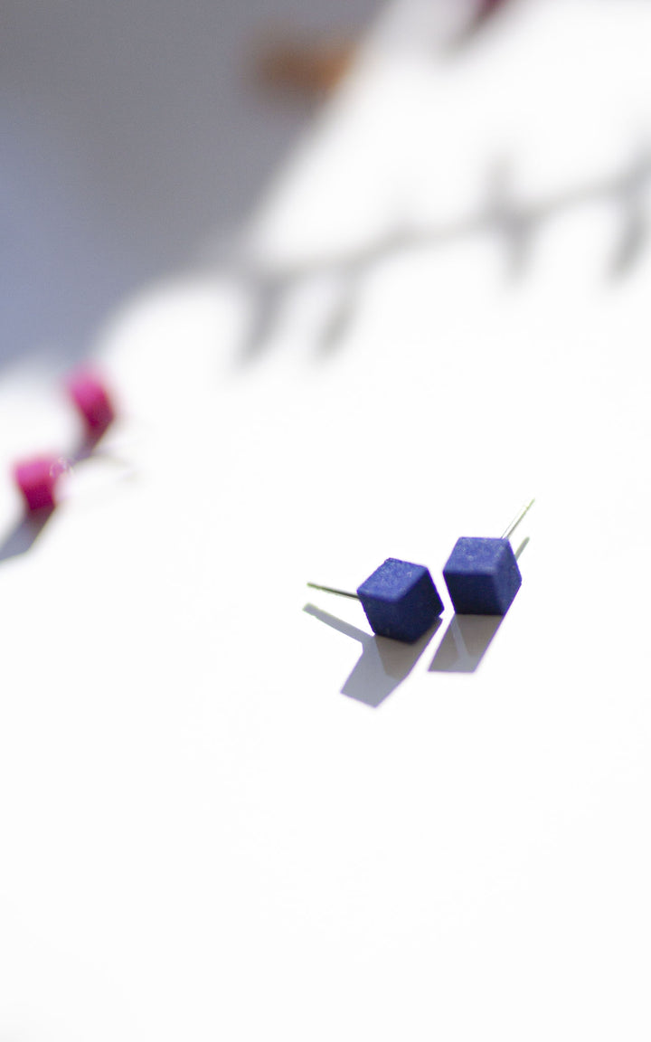 CUBIC – Puces d’oreilles cube en nylon recyclé | Minimalisme 3D