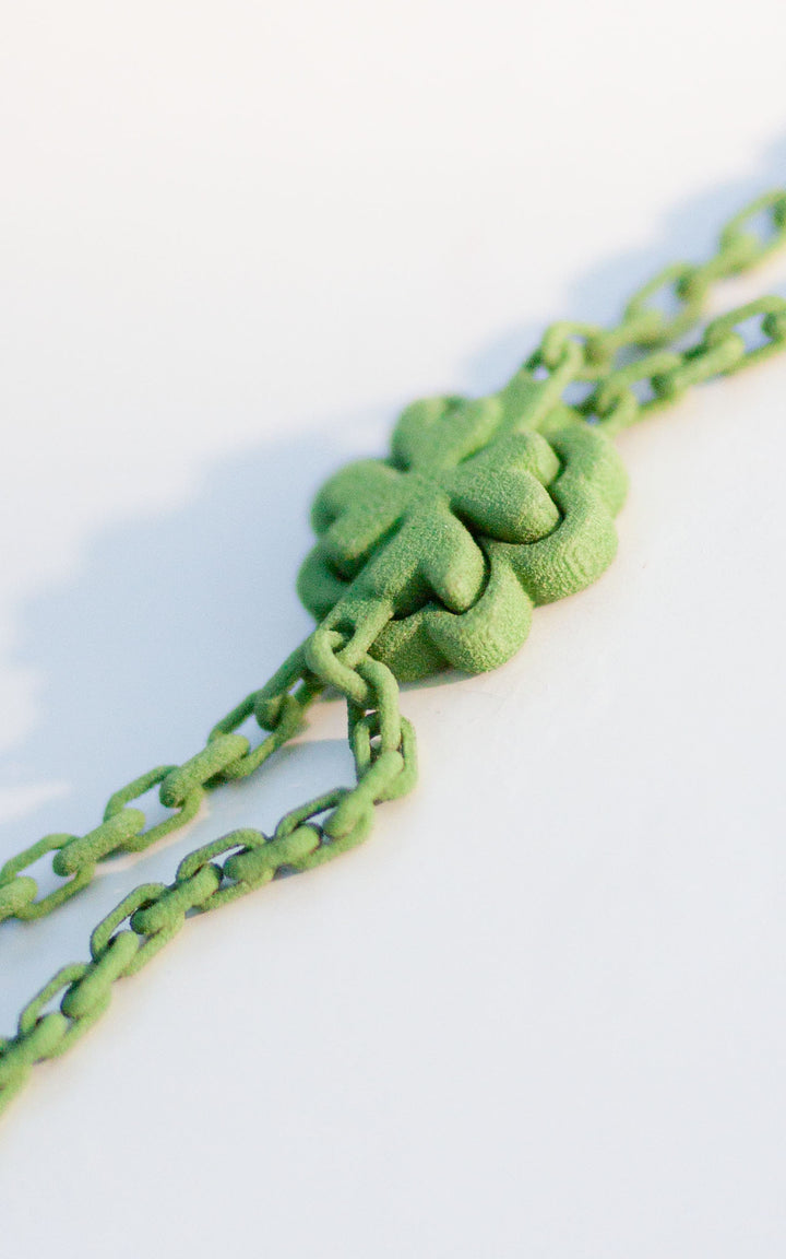 Gros plan du bracelet d&